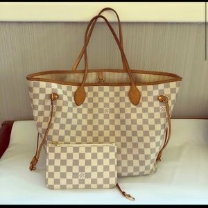 Louie Vuitton neverfull handbag.